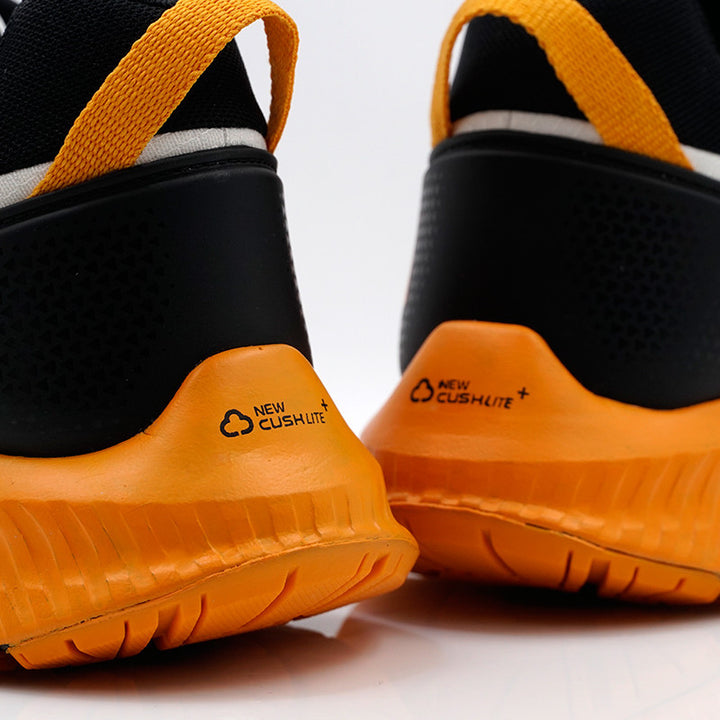 League Kumo 2 White/Black Sepatu Running Pria